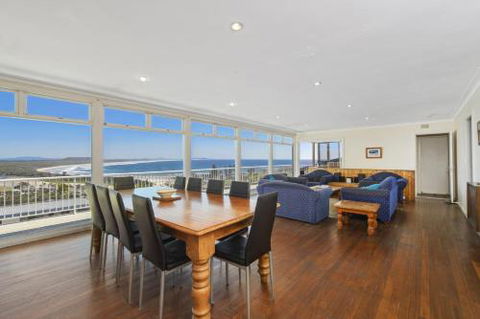 La Mer 19 Dulconghi Street - Accommodation in Brisbane 1