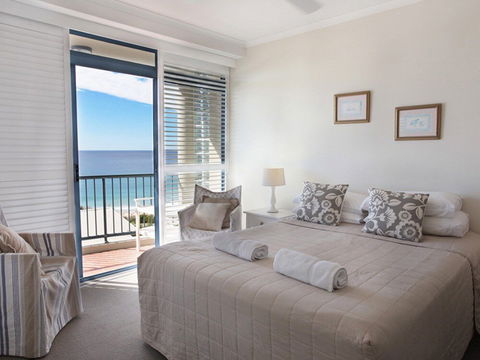 Panoramic Ocean Views Of Sunshine Beach Unit 5 Vista Pacific 12 Bryan Street - Accommodation in Brisbane 2