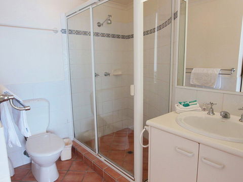 Panoramic Ocean Views Of Sunshine Beach Unit 5 Vista Pacific 12 Bryan Street - Accommodation in Brisbane 6