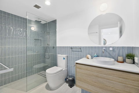 Panoramic Ocean Views Of Sunshine Beach Unit 5 Vista Pacific 12 Bryan Street - Accommodation in Brisbane 4