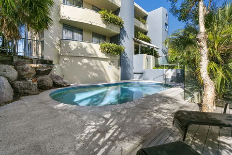 Stunning Top Floor Sunshine Beach Getaway! Unit 7 Vista Pacific 12 Bryan Street - Accommodation in Brisbane 1