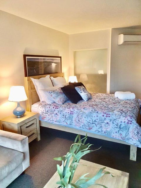 FAMILY ISLAND GETAWAY BEACHFRONT APARTMENT - Accommodation in Brisbane 1