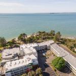 FAMILY ISLAND GETAWAY BEACHFRONT APARTMENT - Accommodation in Brisbane 0