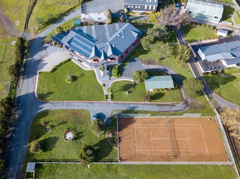 Luxury 6 Bedroom Home With Pool & Spa - Accommodation in Brisbane 6