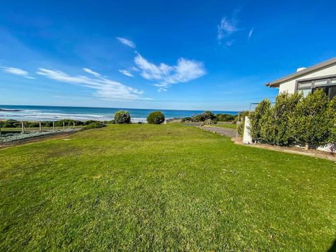 MAVI BEACH HOUSE Beachfront Wifi Views - Accommodation in Brisbane 6