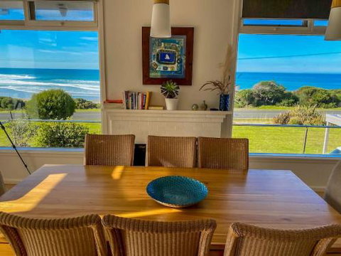 MAVI BEACH HOUSE Beachfront Wifi Views - Accommodation in Brisbane 3