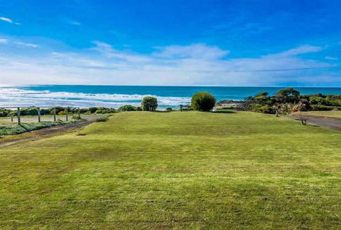 MAVI BEACH HOUSE Beachfront Wifi Views - Accommodation in Brisbane 4