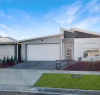 Brand New Home 10 mins to Beach Torquay Geelong Deakin Hospitals - Accommodation in Brisbane
