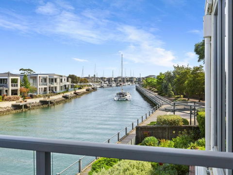MARINA VIEW - Accommodation in Brisbane 1