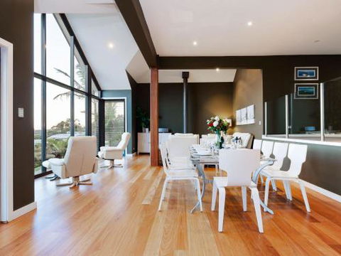 Venabu On Garuwa 20 Garuwa Street Spectacular House With Fabulous Views - Accommodation in Brisbane 6