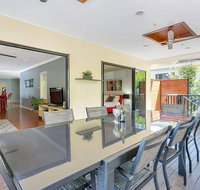 Aussie Beach House - Accommodation in Brisbane