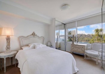 Elegant Waterfront Mosman Bay RAG10 - Accommodation in Brisbane 0