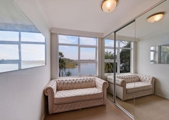 Elegant Waterfront Mosman Bay RAG10 - Accommodation in Brisbane 2