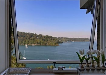 Elegant Waterfront Mosman Bay RAG10 - Accommodation in Brisbane 4