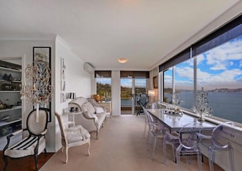 Elegant Waterfront Mosman Bay RAG10 - Accommodation in Brisbane 1