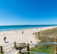 Pet Friendly home walking distance to Surf Beach North St. Woorim - Accommodation in Brisbane