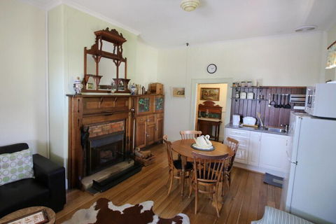 Christopher Halls Colonial Accommodation - Accommodation in Brisbane 3