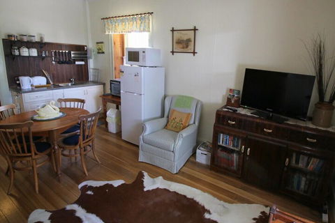 Christopher Halls Colonial Accommodation - Accommodation in Brisbane 4