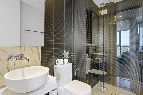LAURENT Views Of MCG & Yarra River + Fed Square - Accommodation in Brisbane 5