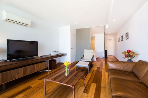 RIVER, 1BDR Melbourne Apartment - Accommodation in Brisbane 0