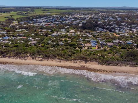 DRIFTAWAY ACROSS FROM SURF BEACH - Accommodation in Brisbane 4