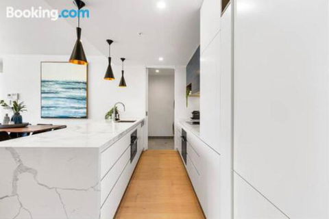Luxe 101 At Martha Cove Waterfront Luxury On The Marina Walk To Beach - Accommodation in Brisbane 1