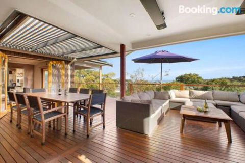 Acqua Vista Water View Fireplace Walk To Beach - Accommodation in Brisbane 6
