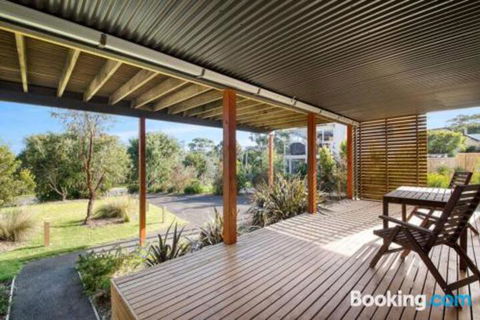 Acqua Vista Water View Fireplace Walk To Beach - Accommodation in Brisbane 5
