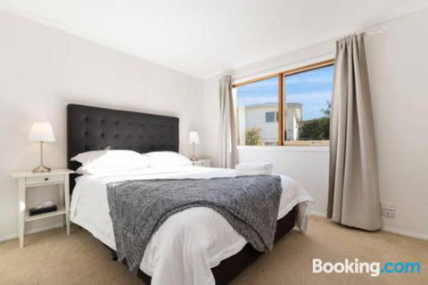 Acqua Vista Water View Fireplace Walk To Beach - Accommodation in Brisbane 3