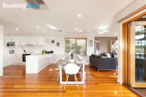 Acqua Vista Water View Fireplace Walk To Beach - Accommodation in Brisbane 4