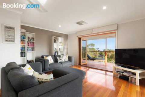 Acqua Vista Water View Fireplace Walk To Beach - Accommodation in Brisbane 0