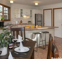 Cloud 9 Cottage Waves Walks  Welcoming - Accommodation in Brisbane
