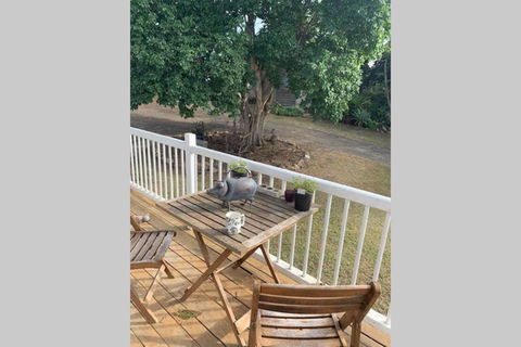 Stunning Queenslander - Accommodation in Brisbane 3