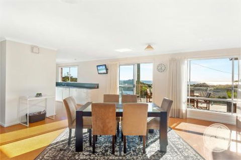 TASSIE SEASIDE SERENITY LAbode Accommodation - Accommodation in Brisbane 4