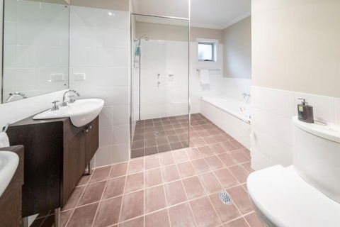 RUST - Accommodation in Brisbane 5