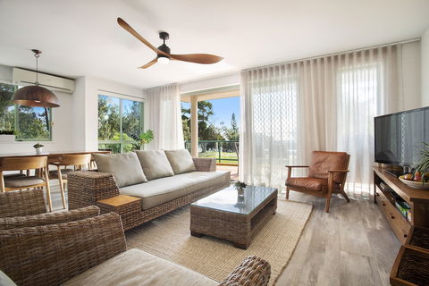 Apartment 2 Surfside - Accommodation in Brisbane 4
