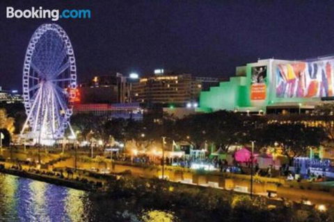 3br Stylish Apt CBD River & City Views SpaSaunaPoolWIFINetflix - Accommodation in Brisbane 3