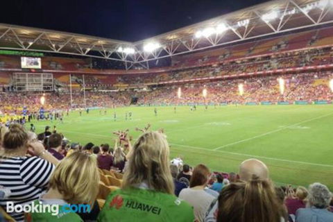 3br Stylish Apt CBD River & City Views SpaSaunaPoolWIFINetflix - Accommodation in Brisbane 4