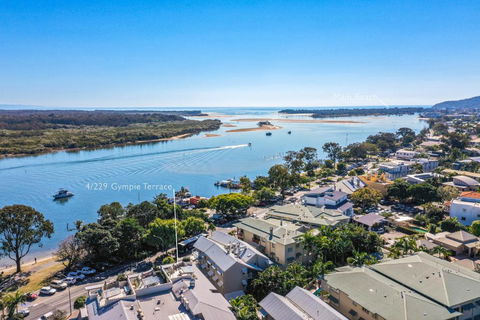Panoramic River & Ocean Views Noosaville - Accommodation in Brisbane 4