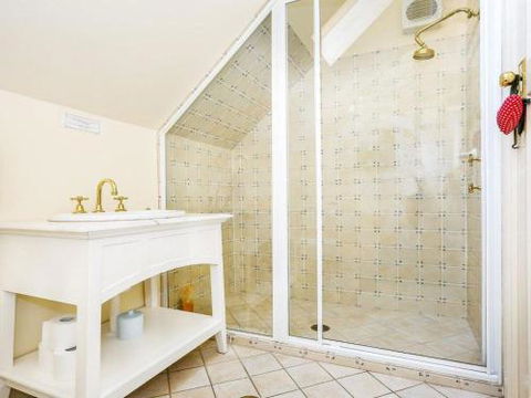 LAVENDER COTTAGE Alpine Southern Highlands 4pm Check Out Sundays - Accommodation in Brisbane 1