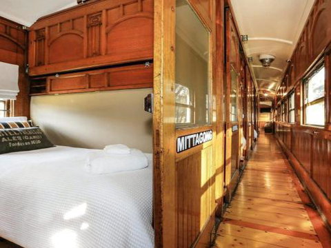THE ANGAS CARRIAGE Alpine Southern Highlands 4pm Check Out On Sundays - Accommodation in Brisbane 2