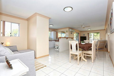 Enjoy Sunsets & Waterviews From Your Private Balcony - Accommodation in Brisbane 6