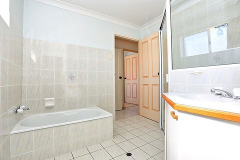Enjoy Sunsets & Waterviews From Your Private Balcony - Accommodation in Brisbane 1