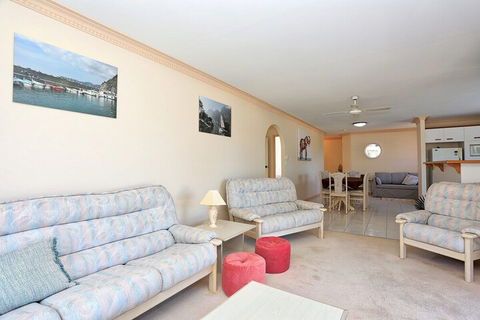 Enjoy Sunsets & Waterviews From Your Private Balcony - Accommodation in Brisbane 3