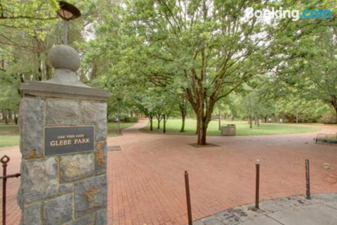 Cozy Homely Apartment CBR Central - Accommodation in Brisbane 1