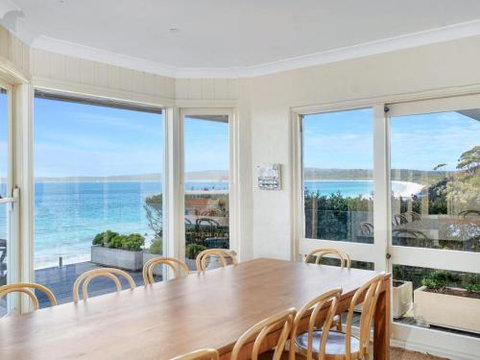 Elandra Absolute Beach Front Luxury - Accommodation in Brisbane 4