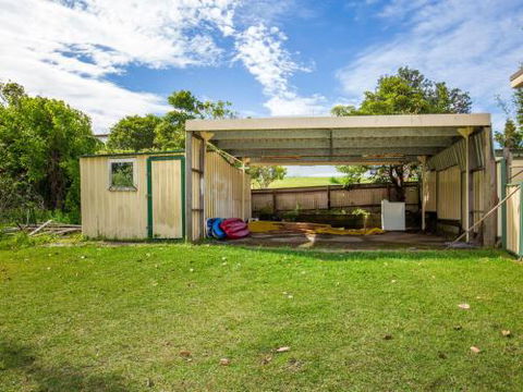 Arklow I Pet Friendly With Ocean Views - Accommodation in Brisbane 5