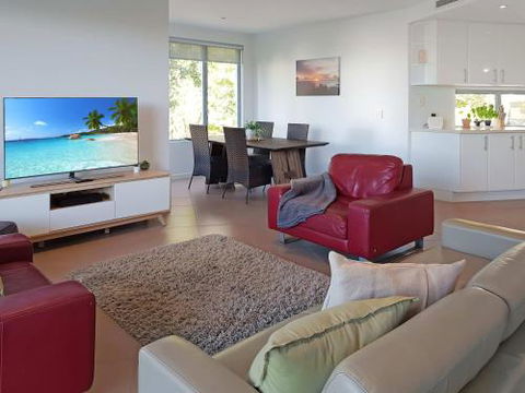 Sunshine Beach Retreat 3 Bedroom Family Apartment Wifi Netflix 2 Cars - Accommodation in Brisbane 1