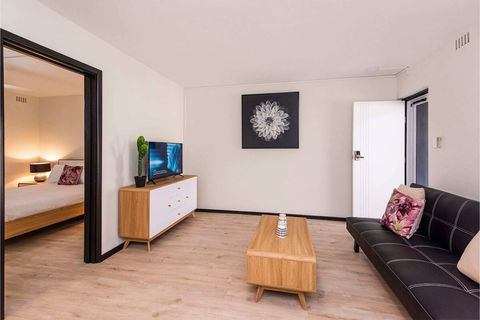 Convenient 1BR Apartment Close To Foreshore & Cbd - Accommodation in Brisbane 3