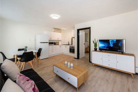 Convenient 1BR Apartment Close To Foreshore & Cbd - Accommodation in Brisbane 4